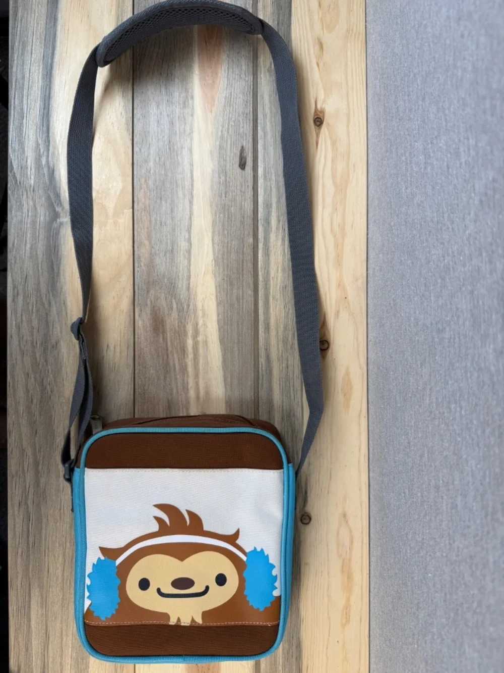 Vancouver 2010 Winter Olympics Mascot QUATCHI Shoulder Strap Bag Great Condition